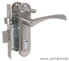 Дверная ручка на планке с замком и цилиндром